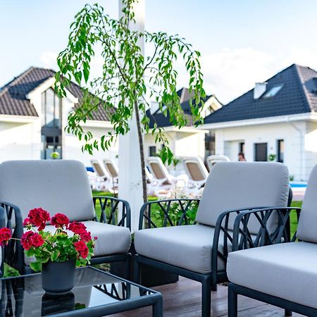 Family Resort Ustka - Domki Dwupoziomowe Z Basenem Esterno foto