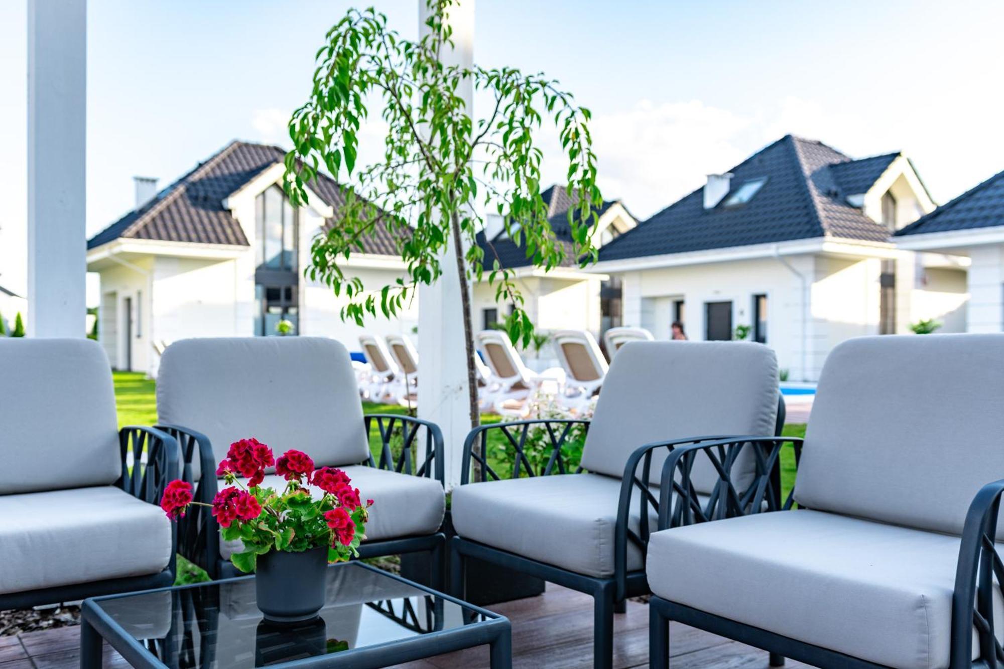Family Resort Ustka - Domki Dwupoziomowe Z Basenem Esterno foto