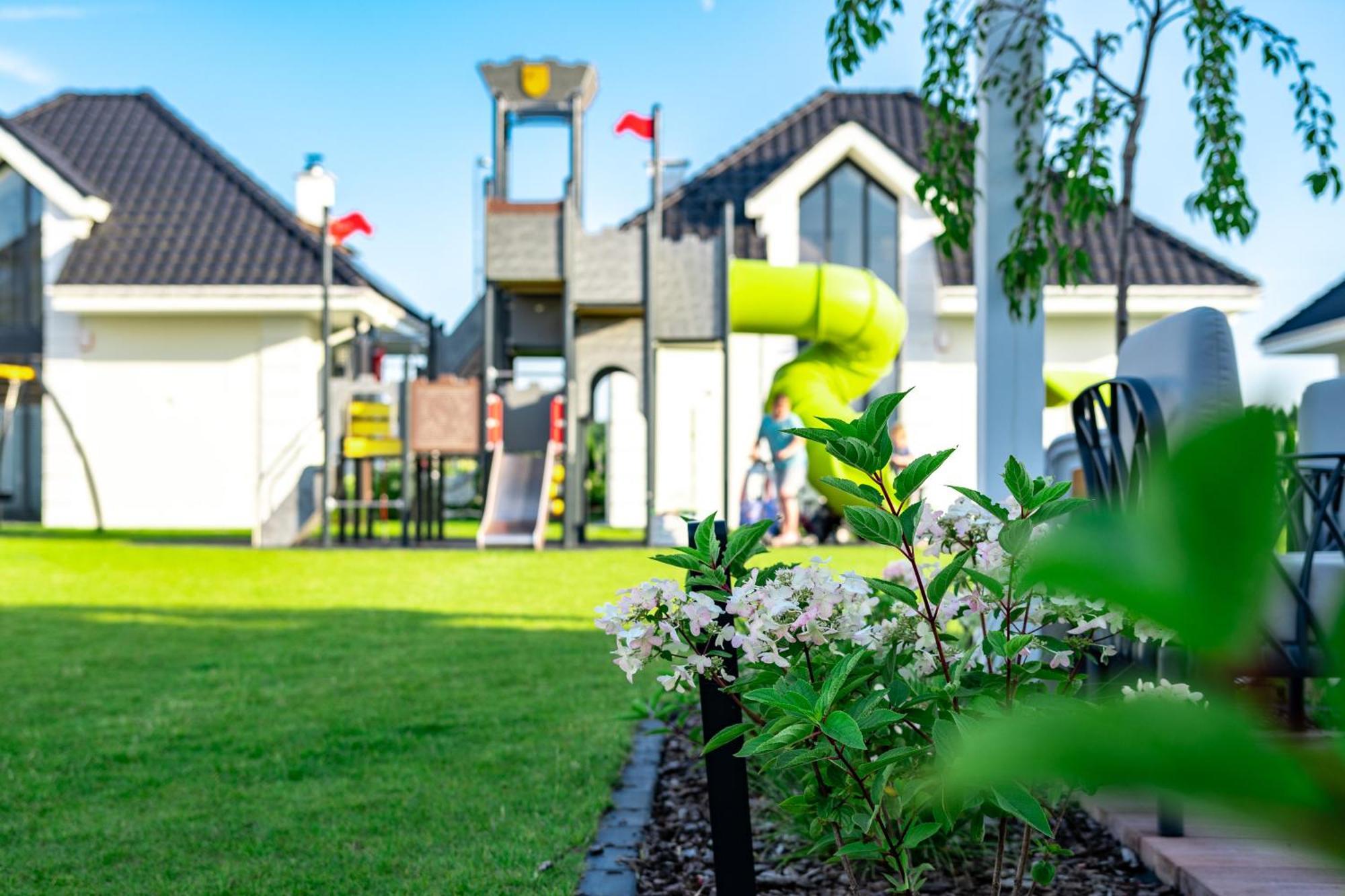 Family Resort Ustka - Domki Dwupoziomowe Z Basenem Esterno foto
