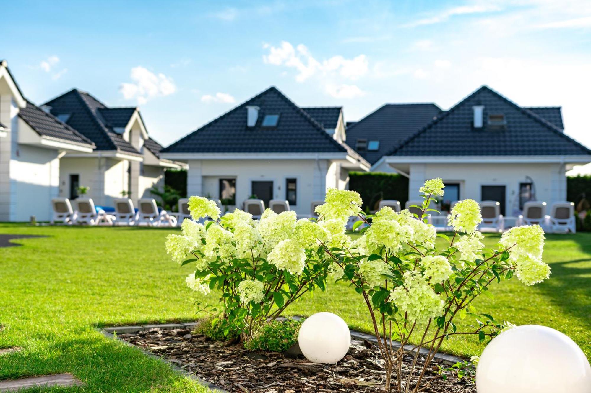 Family Resort Ustka - Domki Dwupoziomowe Z Basenem Esterno foto
