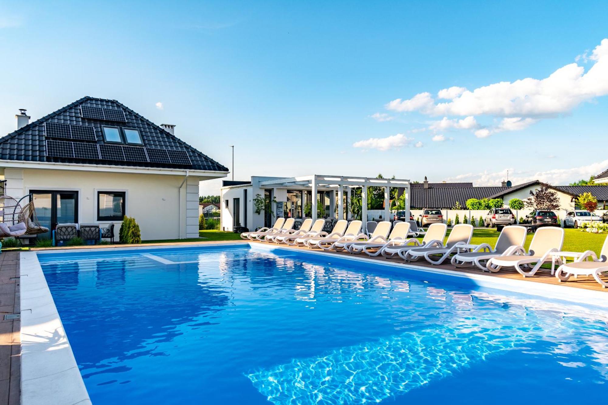Family Resort Ustka - Domki Dwupoziomowe Z Basenem Esterno foto