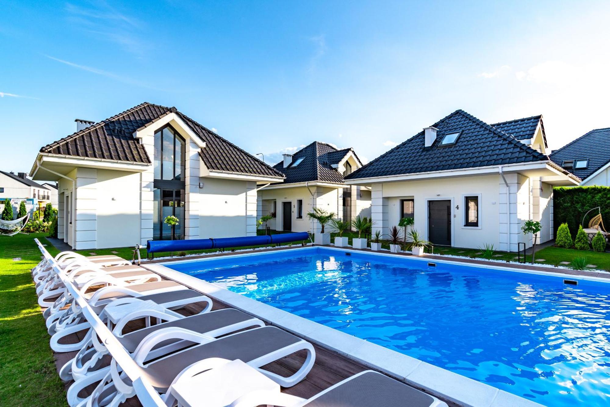 Family Resort Ustka - Domki Dwupoziomowe Z Basenem Esterno foto