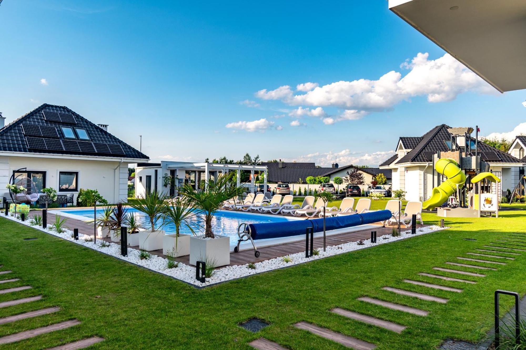 Family Resort Ustka - Domki Dwupoziomowe Z Basenem Esterno foto