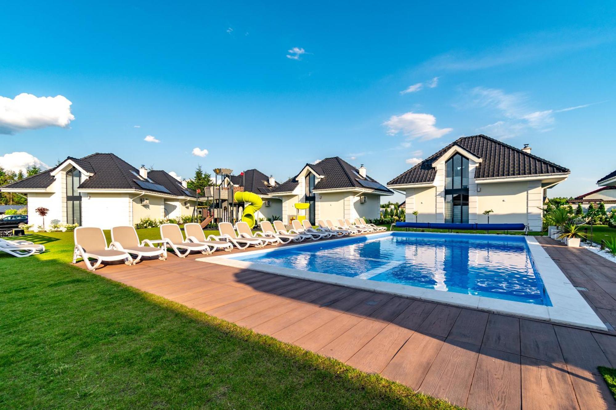 Family Resort Ustka - Domki Dwupoziomowe Z Basenem Esterno foto