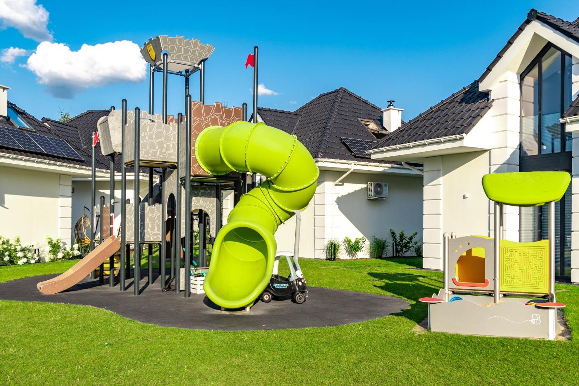 Family Resort Ustka - Domki Dwupoziomowe Z Basenem Esterno foto
